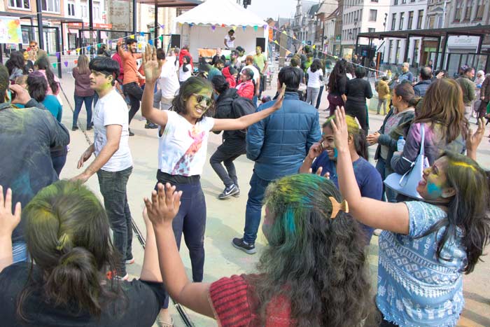 Indische Gemeenschap uit Mechelen viert Festival of Colors of Holi