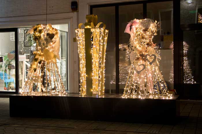 Valentijn decoratie in winkelstraten Mechelen