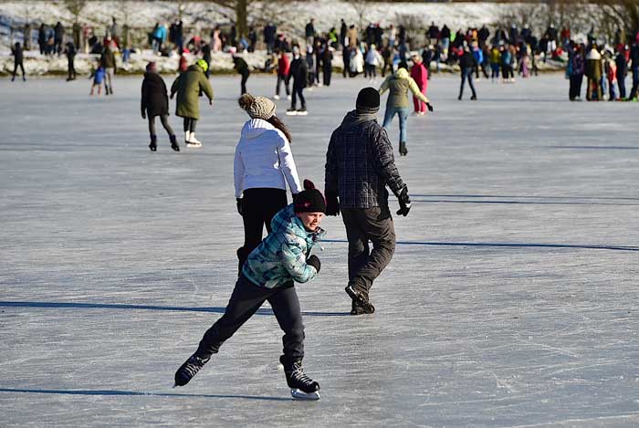 Schaatsen op natuurijs Bleukensweide deelgemeente Leest (Mechelen)