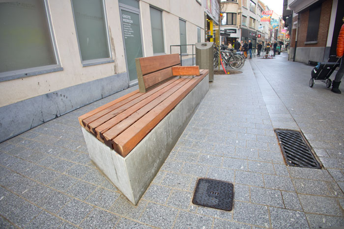 Zitbanken in vernieuwd Geitestraat