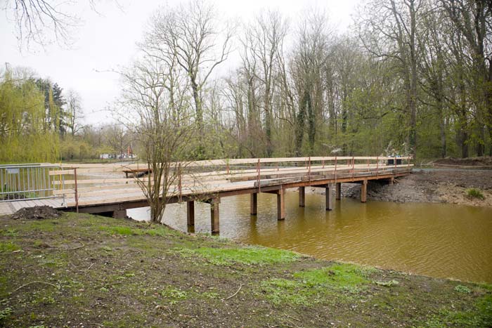 Nieuwe stevige brug in Vrijbroekpark Mechelen vervangt deze uit 1930
Cpoyright Verschueren Eddy