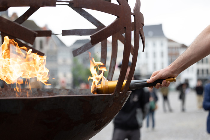 Special Olympics-atleet Maarten Poels liep met een brandende fakkel Mechelen binnen