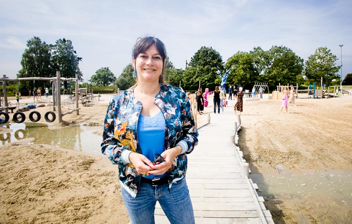 Gedeputeerde Mireille Colson opent vernieuwde waterspeeltuin in De Nekker