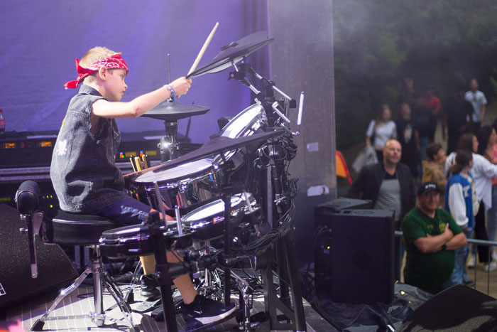 Marcel als jong drumtalent op Parkpop Mechelen