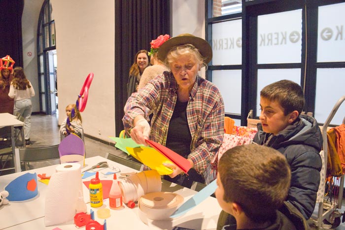 Sint-Maarten mijters knutselen op Sinte-Mettefeest Mechelen