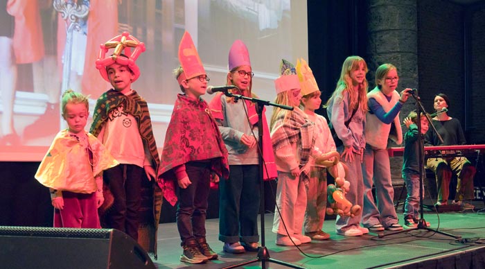 Kinderen zingen Sinte-Mette liederen op 11 november in Mechelen