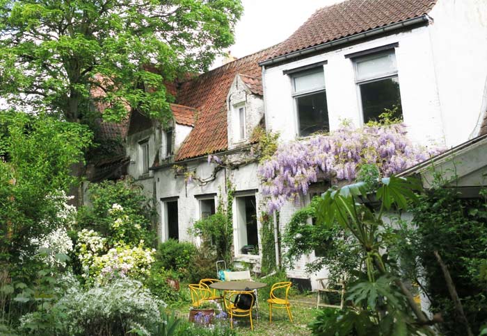 Stad Mechelen koopt Begijnhofwoning inclusief grote tuin in de Schrijnstraat