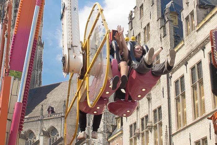 65 meter in de lucht geslingerd worden met de Booster op de Zomerkermis van Mechelen