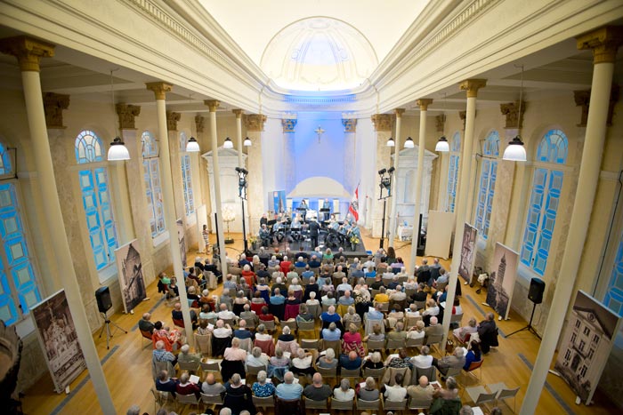 De Aloysiuskapel BimSem school Mechelen tijdens het Midzomernachtconcert van Oostenrijkvereniging Servus uit Mechelen met de Original Kaiserjäger Wien Kapel