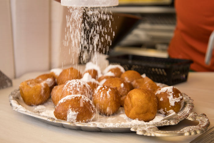 Smoutebollen op de Zomerkermis van de stad Mechelen