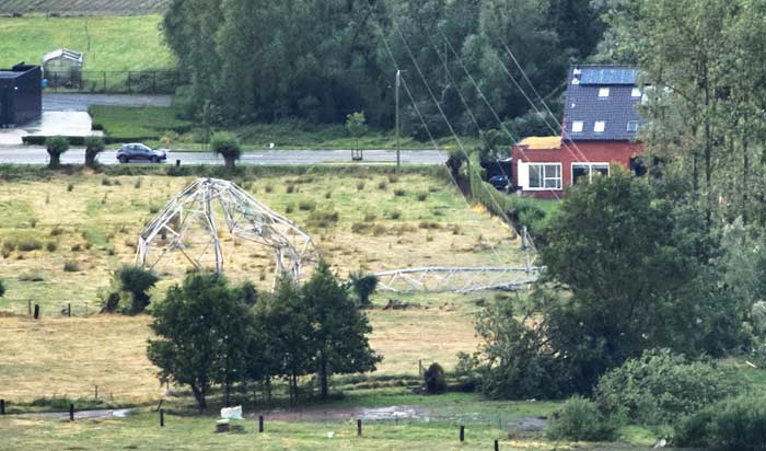 Hoogspanningskabels buigen onder het stormgeweld in Mechelen en deelgemeenten