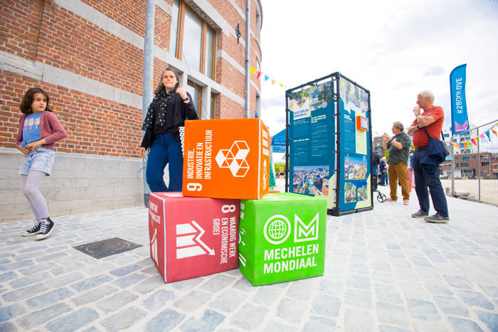 Informatiestanden toekomst stadsontwikkelingsproject Keerdok in Mechelen tijdens het evenement Sfeerdok