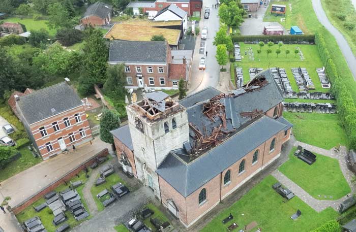 Zware storm raast over deelgemeenten Mechelen en beschadigd kerk van Heffen