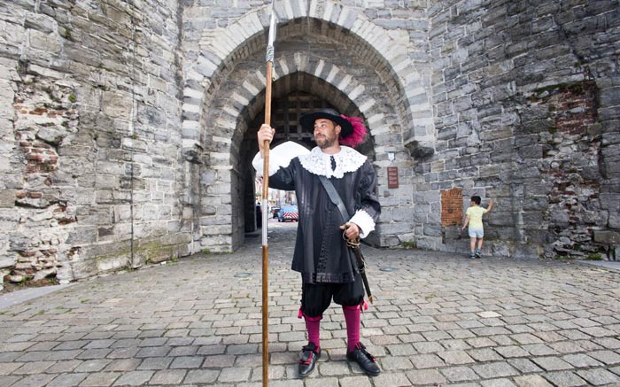 Wachter Kolveniersgilde Brusselpoort Mechelen Open Monumentendag